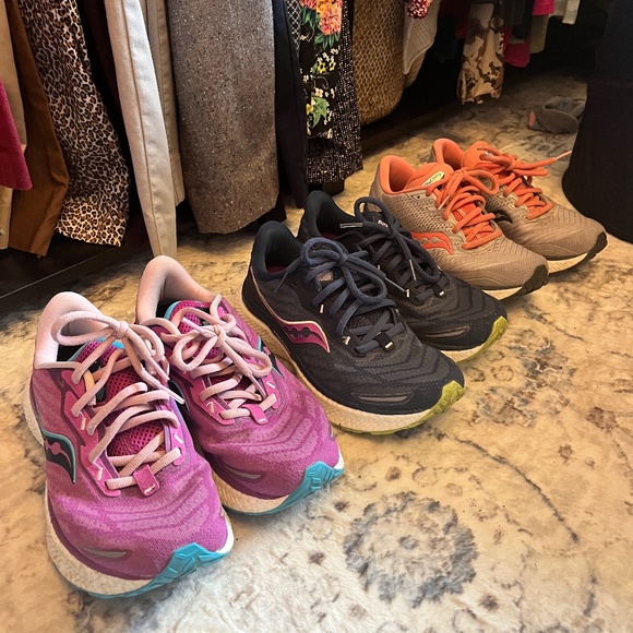 Women’s saucony triumph running tennis shoes 6.5 - Picture 1 of 1